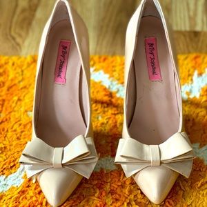 Betsy Johnson bow tie pumps